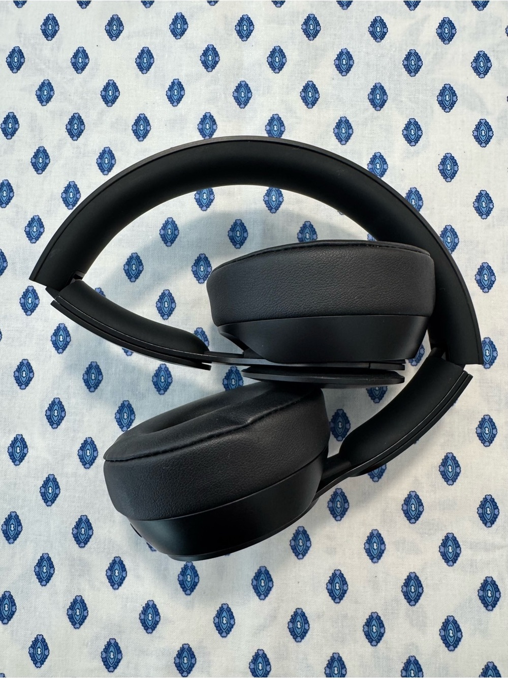 Beats Solo Pro Headphones - Black (barely worn) - Picture 4 of 5